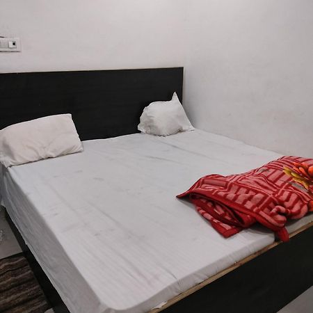 Hotel R G Sewa Sadan Mathura Exteriér fotografie