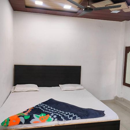 Hotel R G Sewa Sadan Mathura Exteriér fotografie