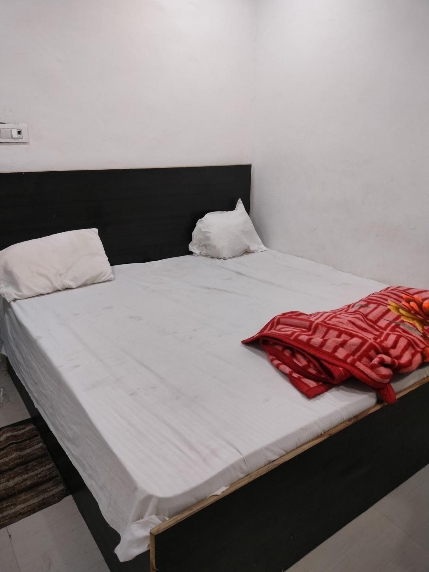 Hotel R G Sewa Sadan Mathura Exteriér fotografie