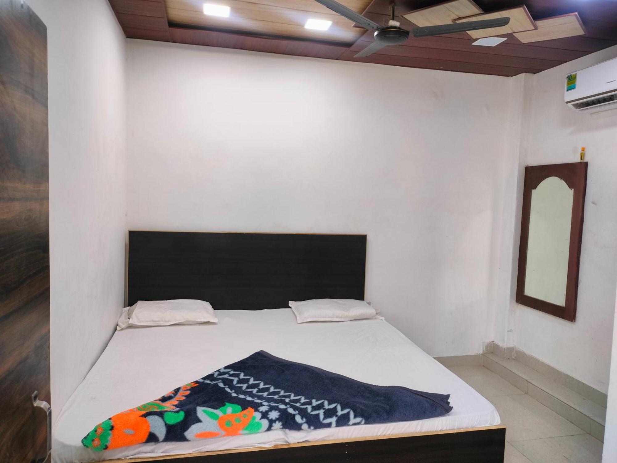 Hotel R G Sewa Sadan Mathura Exteriér fotografie